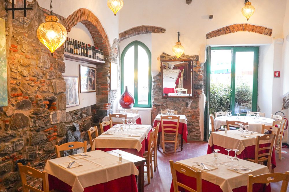 Indoor tables at Gambero Rosso restaurant