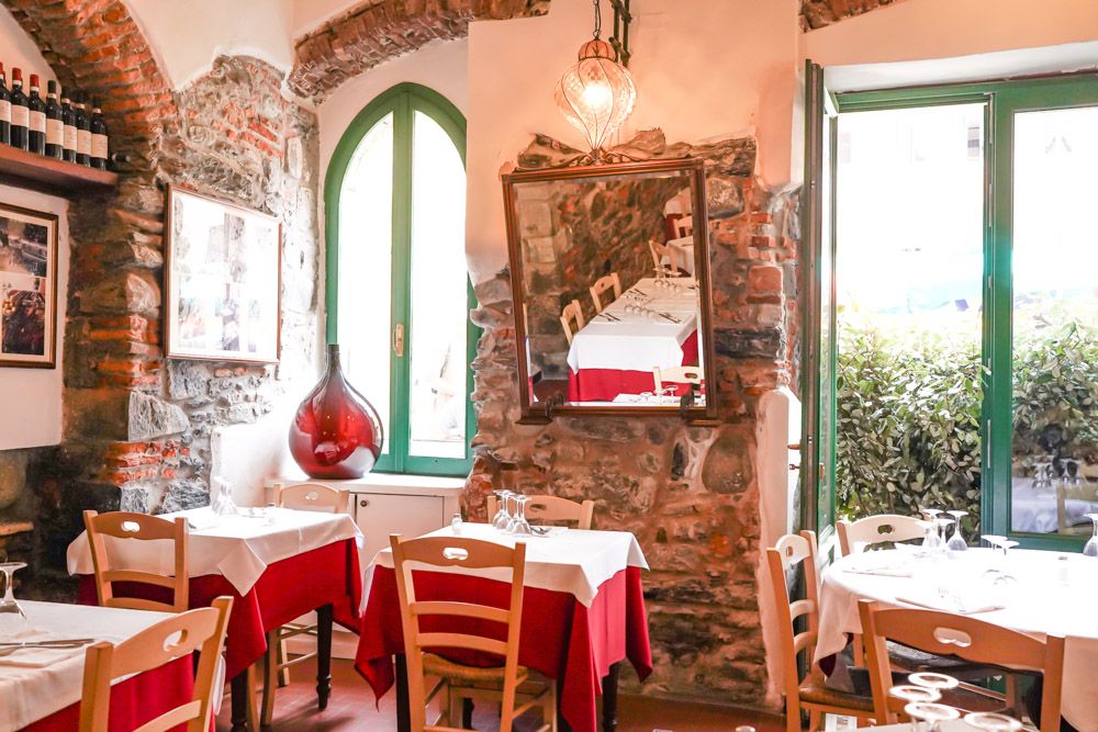 Indoor tables of Gambero Rosso restaurant